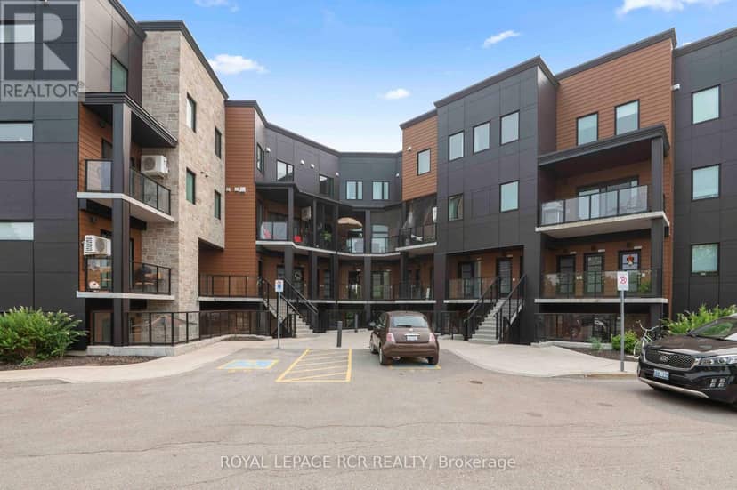 102 - 17 Centre Street — photo 3 of 39