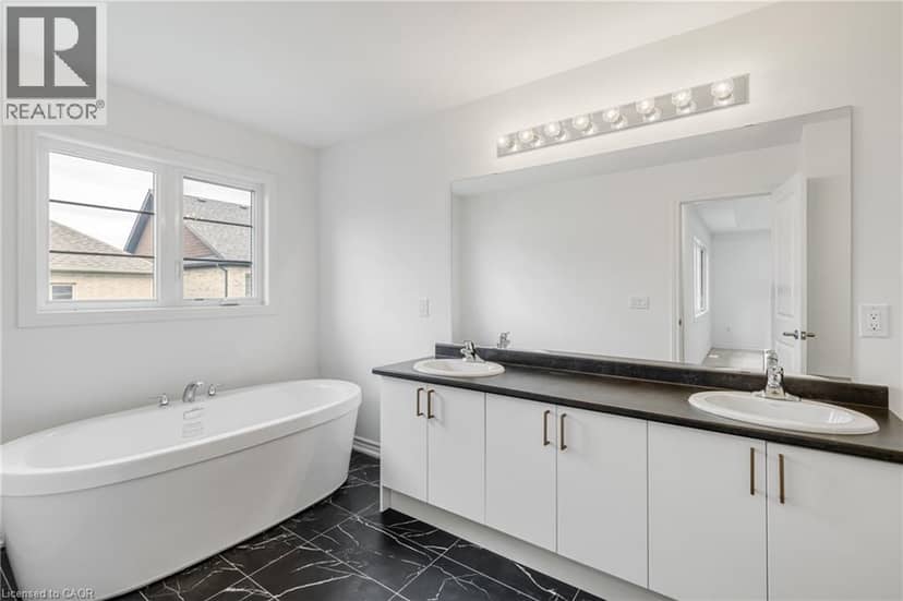 8 DAISY Street — photo 30 of 40