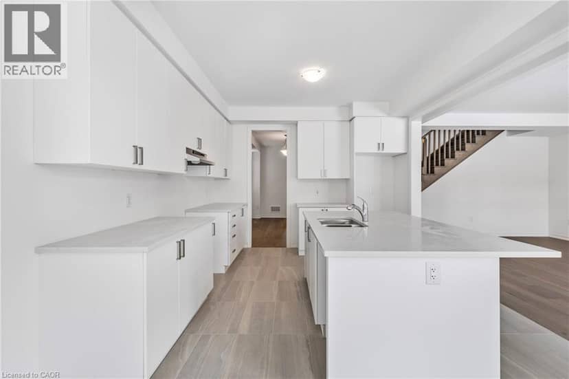 8 DAISY Street — photo 10 of 40