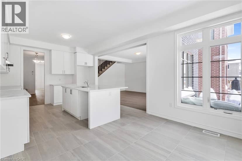 8 DAISY Street — photo 11 of 40