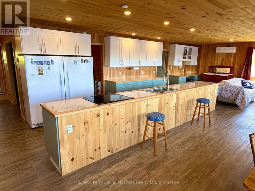 16 B55 Island — photo 22 of 40