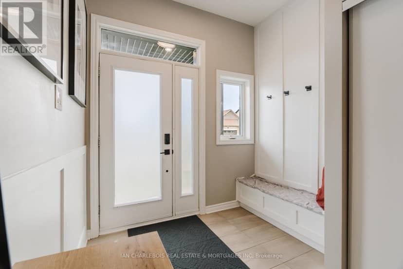 749 Namur Street — photo 3 of 37