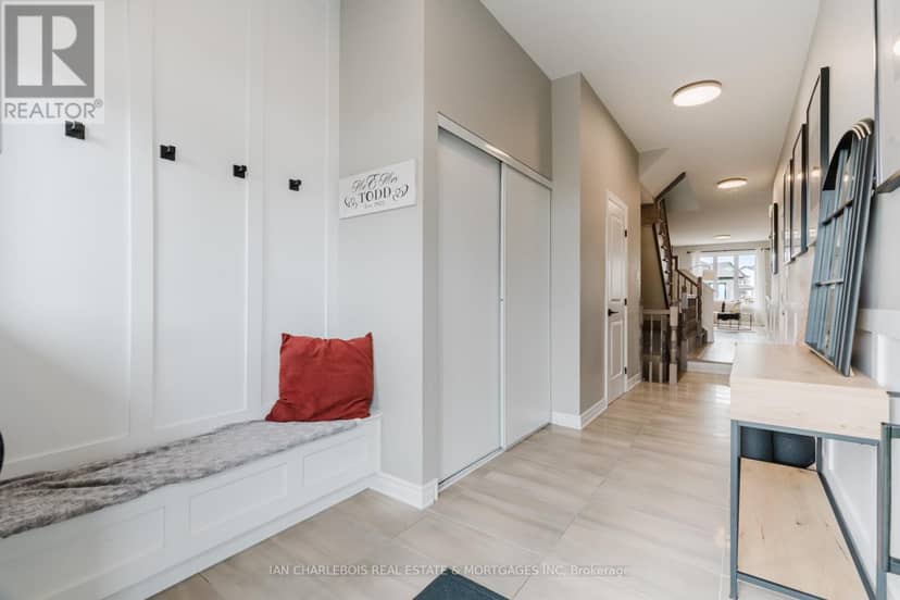 749 Namur Street — photo 4 of 37