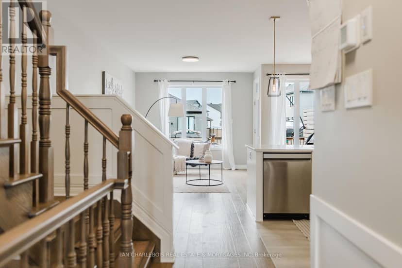 749 Namur Street — photo 6 of 37