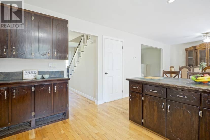 14 St. Catherines Avenue — photo 10 of 32