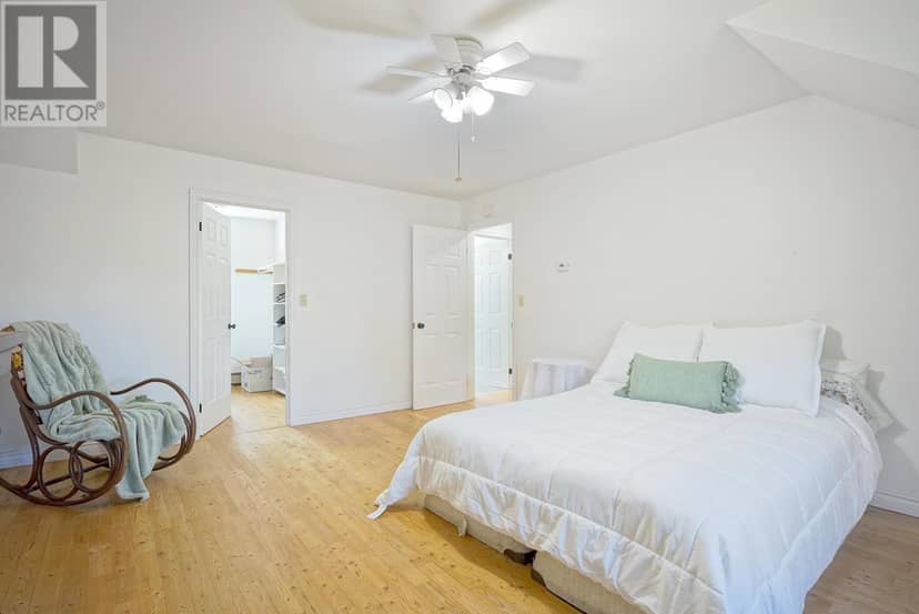 14 St. Catherines Avenue — photo 19 of 32