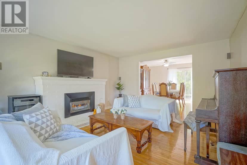 14 St. Catherines Avenue — photo 5 of 32