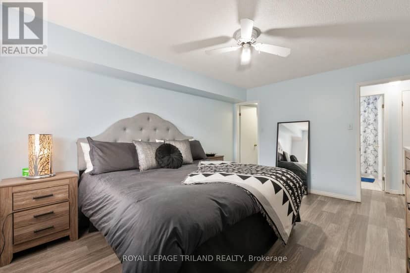 119 - 440 Wellington Street — photo 11 of 24