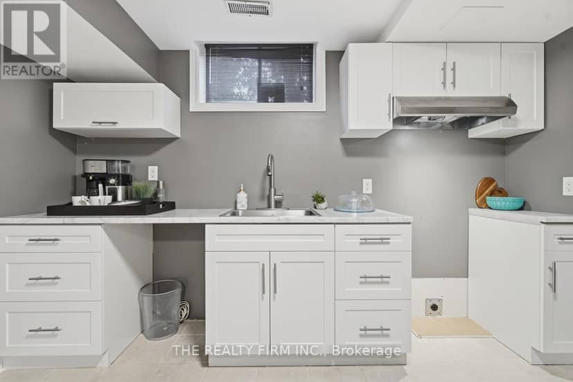 16 Fitzwilliam Boulevard — photo 30 of 40
