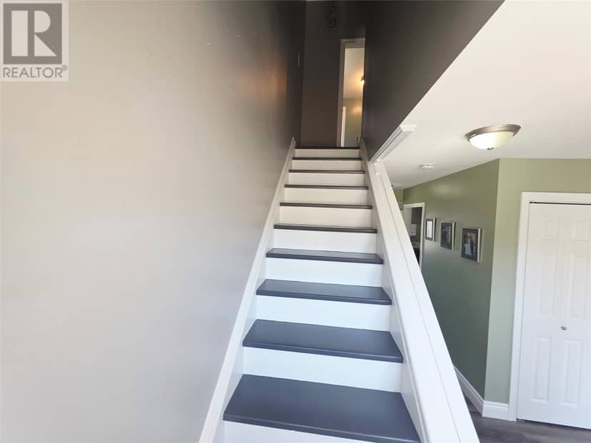 23 Banting Avenue — photo 10 of 21