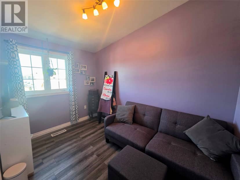 23 Banting Avenue — photo 15 of 21