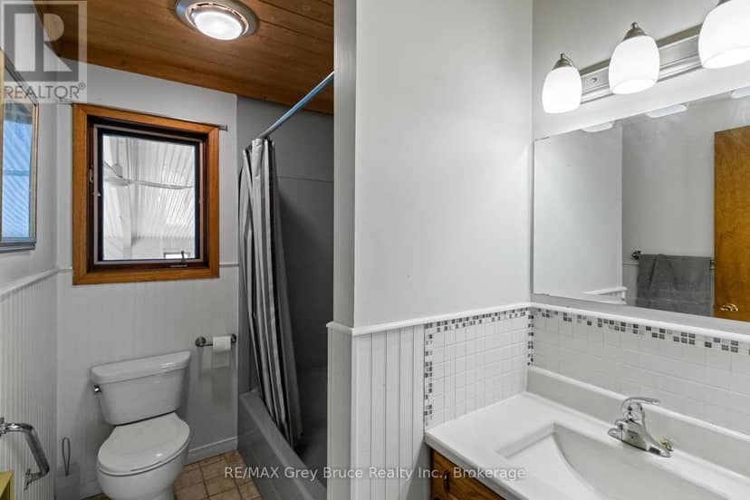 479 Dyers Bay Road — photo 16 of 40
