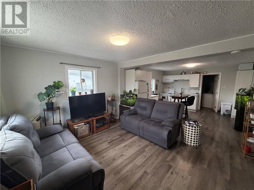 3550 Errington Avenue — photo 2 of 19