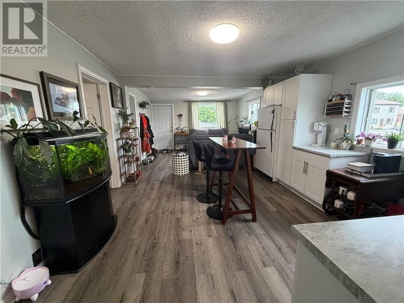 3550 Errington Avenue — photo 7 of 19