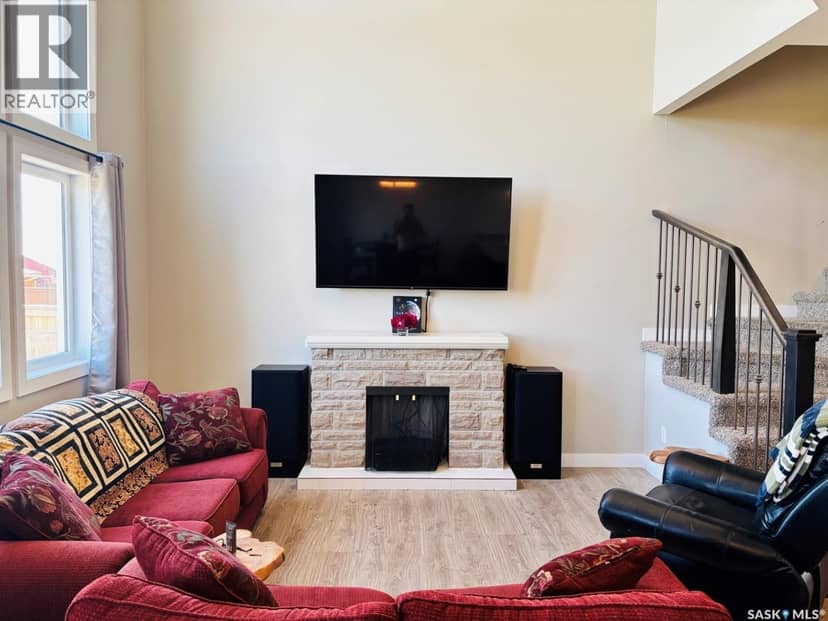 255 Eaton CRESCENT — photo 19 of 40