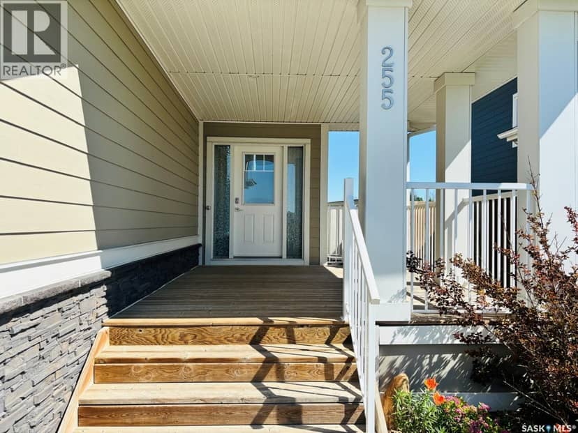 255 Eaton CRESCENT — photo 3 of 40
