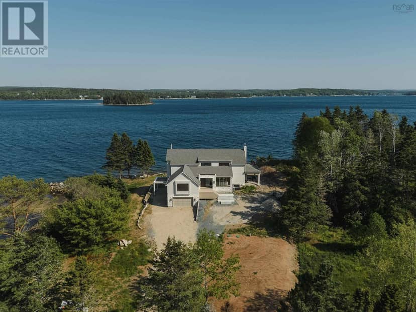 7026 St Margarets Bay Road — photo 1 of 40