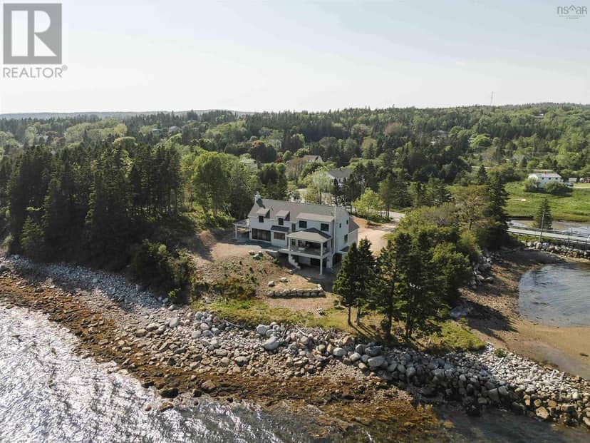7026 St Margarets Bay Road — photo 3 of 40