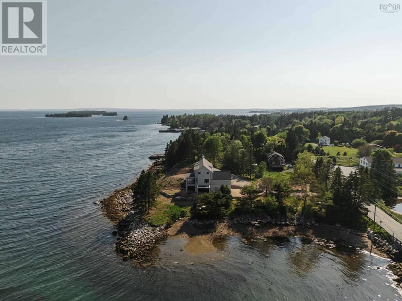 7026 St Margarets Bay Road — photo 4 of 40
