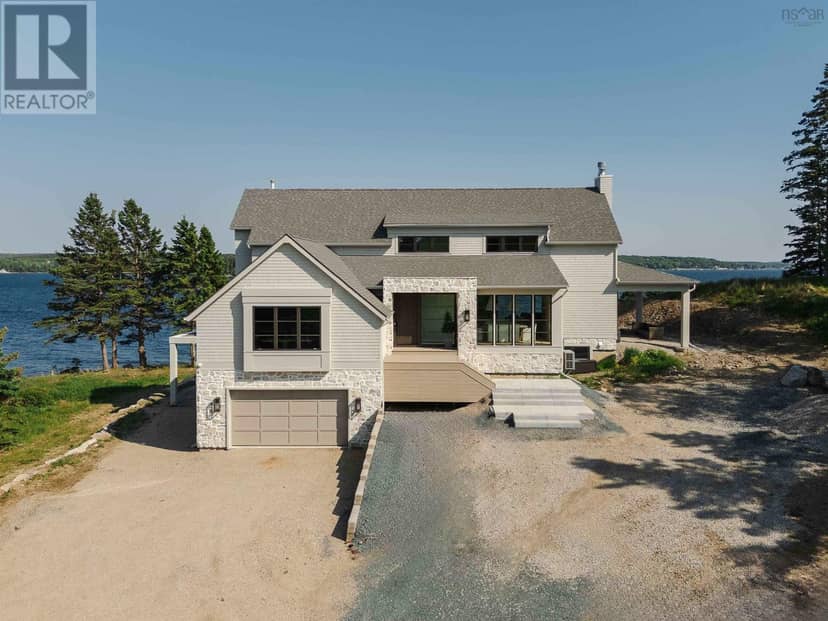 7026 St Margarets Bay Road — photo 5 of 40