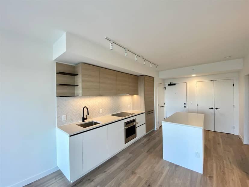 1801 13428 105 AVENUE, Surrey, photo 2