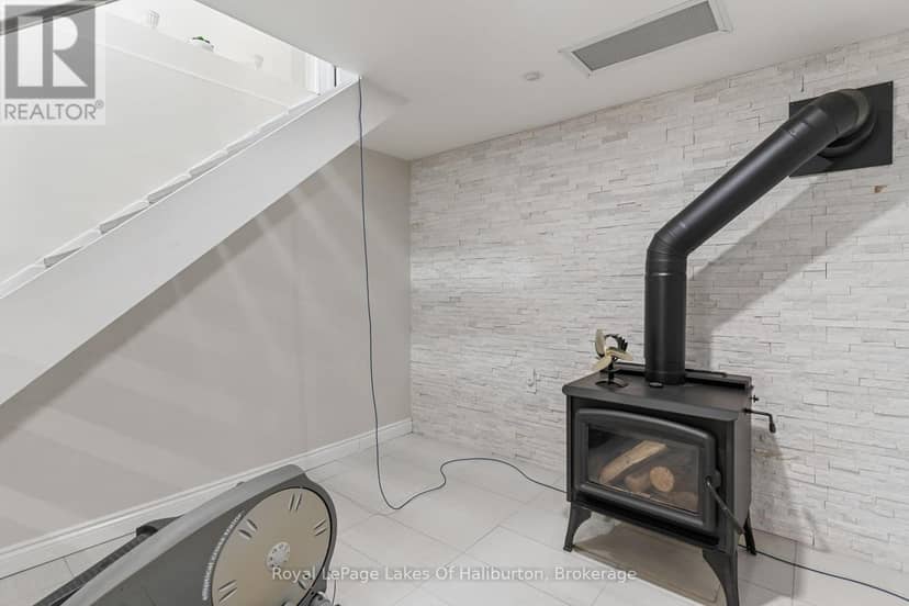1033 Bayberry Lane — photo 32 of 40
