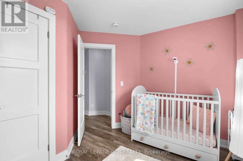 102 - 17 Centre Street — photo 37 of 39