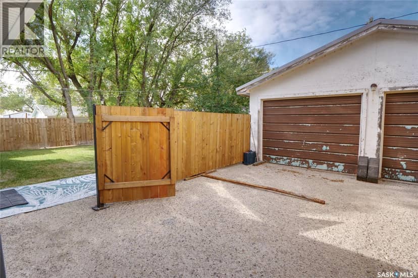 606 6th STREET W — photo 2 of 29