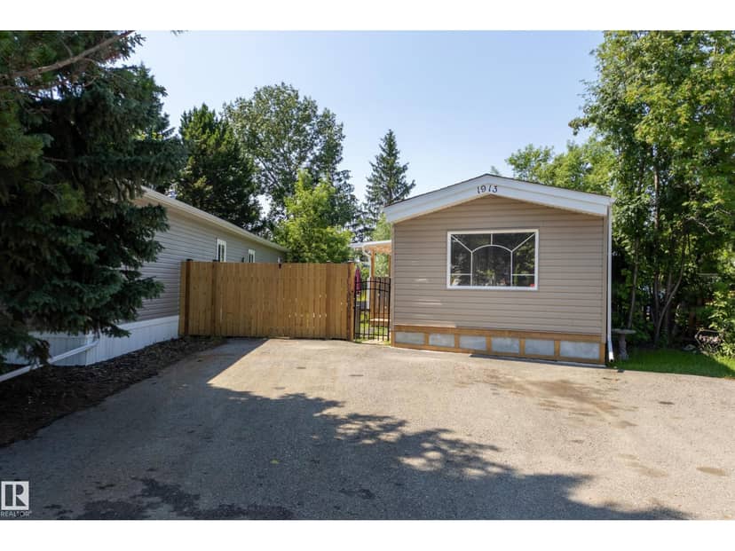 1913 West Royal WY NW NW, Edmonton