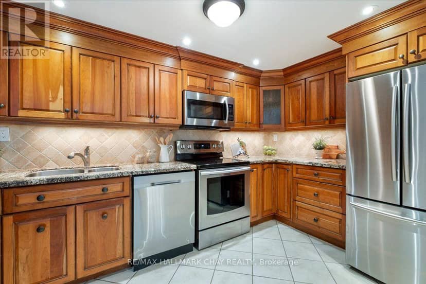 202 - 181 Collier Street — photo 10 of 40