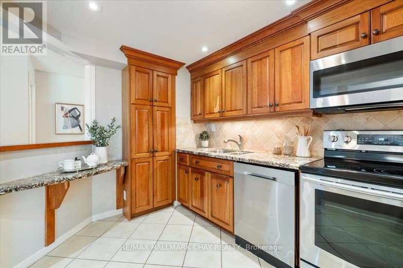 202 - 181 Collier Street — photo 12 of 40