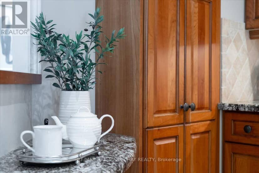 202 - 181 Collier Street — photo 13 of 40