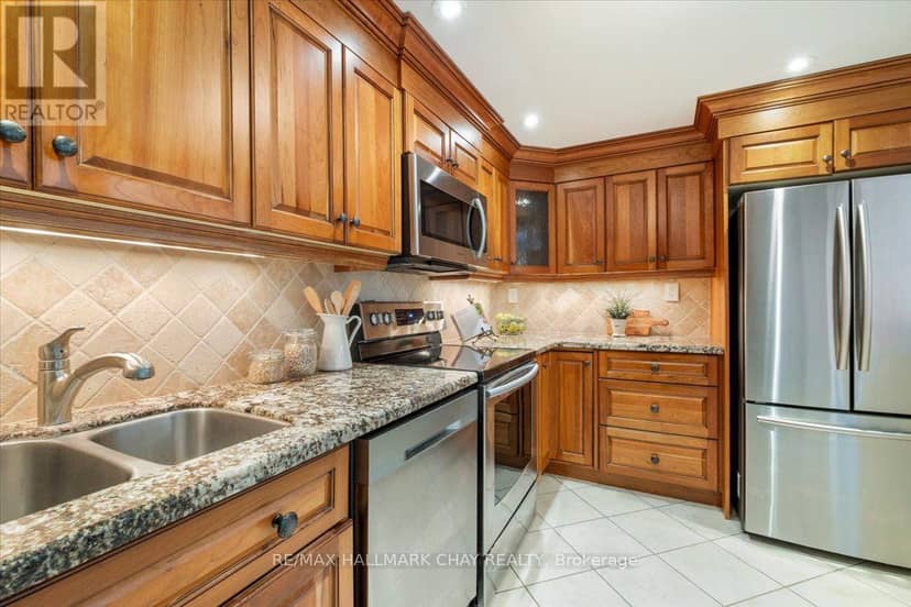 202 - 181 Collier Street — photo 14 of 40