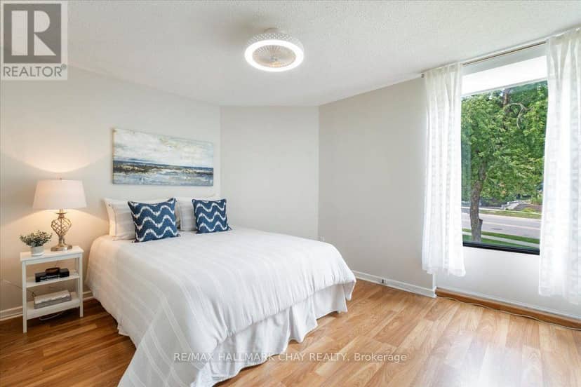 202 - 181 Collier Street — photo 26 of 40