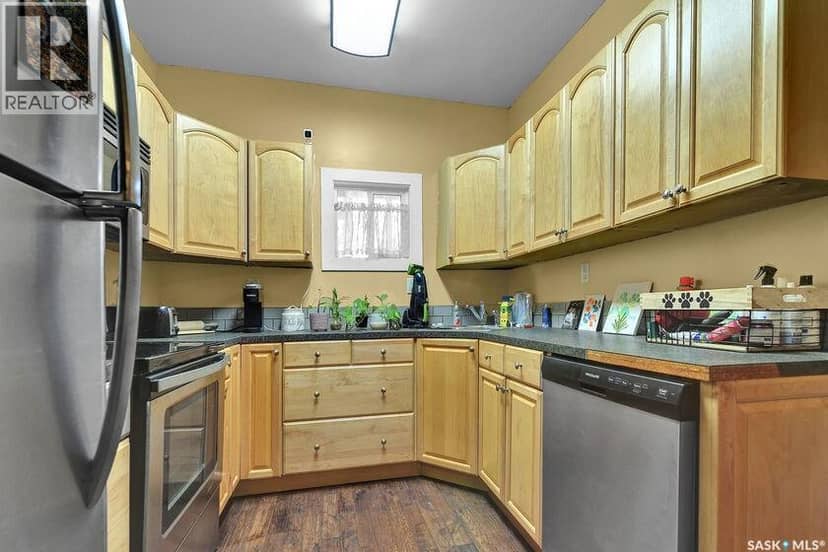 2258 Osler STREET — photo 10 of 40
