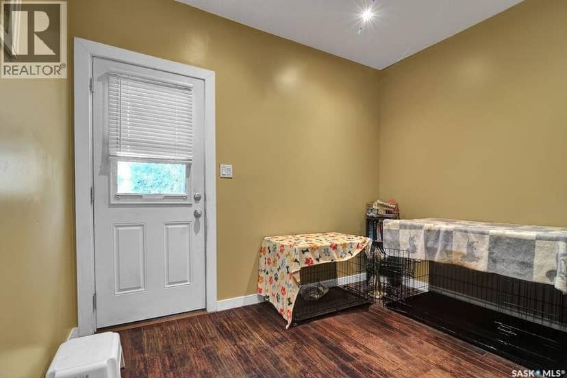 2258 Osler STREET — photo 11 of 40
