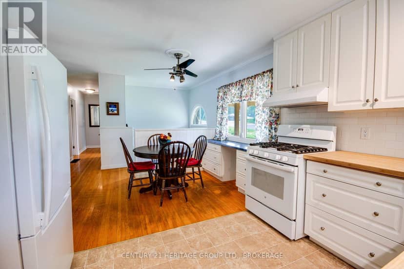 4309 Maple Drive — photo 13 of 40