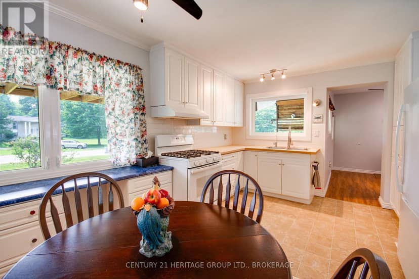 4309 Maple Drive — photo 15 of 40