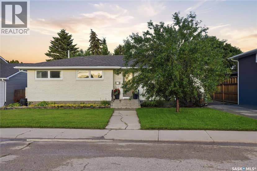 1313 Prince CRESCENT — photo 1 of 40