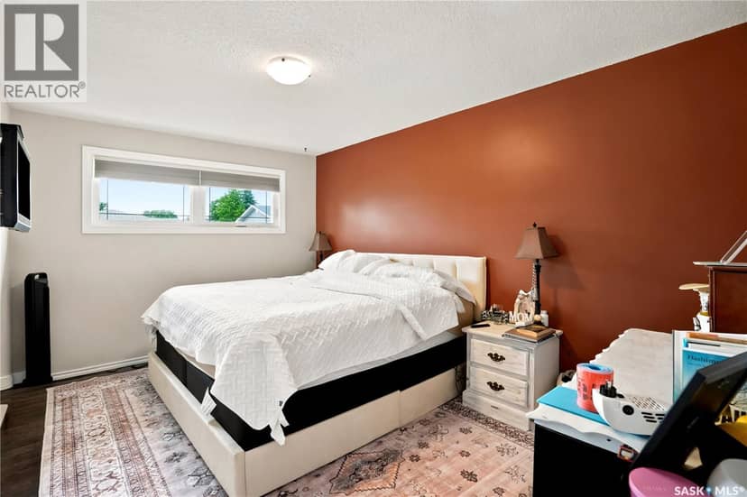 1313 Prince CRESCENT — photo 19 of 40