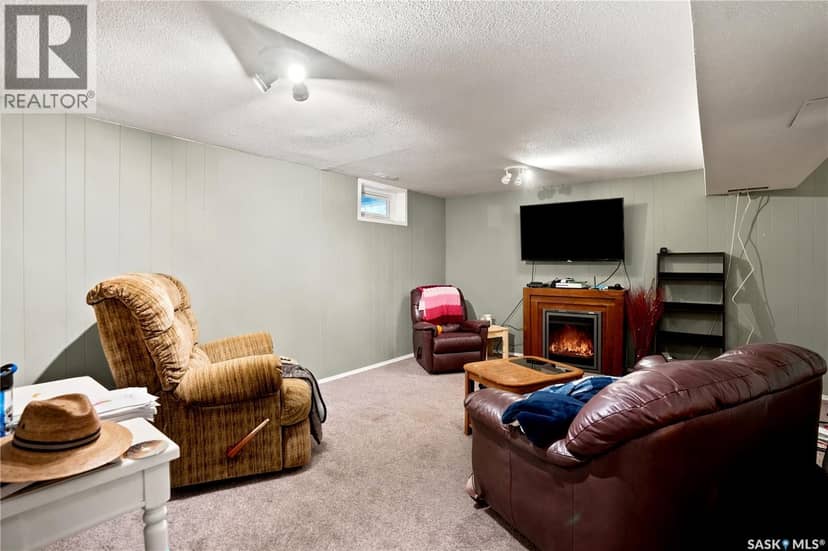 1313 Prince CRESCENT — photo 29 of 40