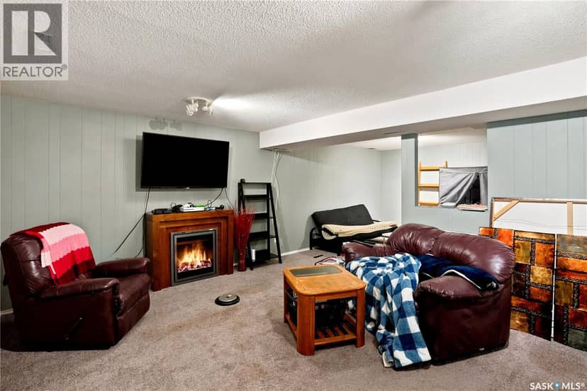 1313 Prince CRESCENT — photo 30 of 40