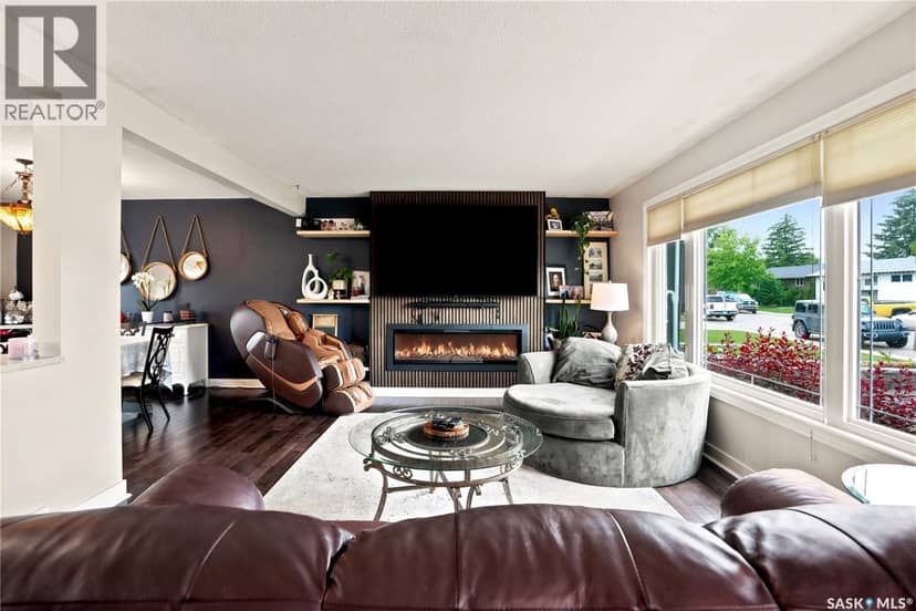 1313 Prince CRESCENT — photo 4 of 40