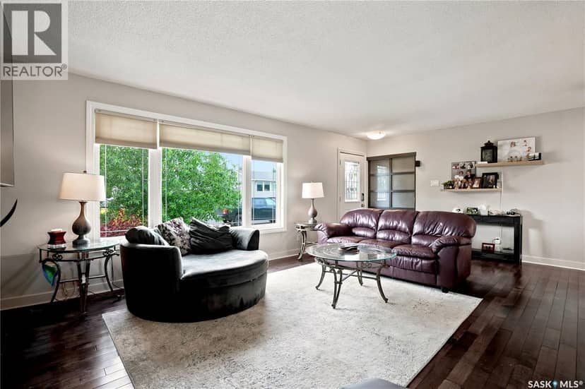 1313 Prince CRESCENT — photo 7 of 40