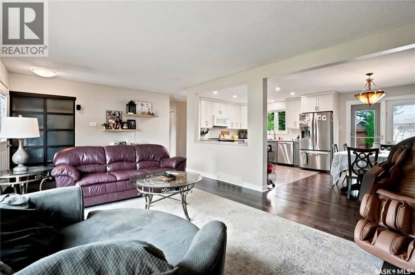1313 Prince CRESCENT — photo 8 of 40