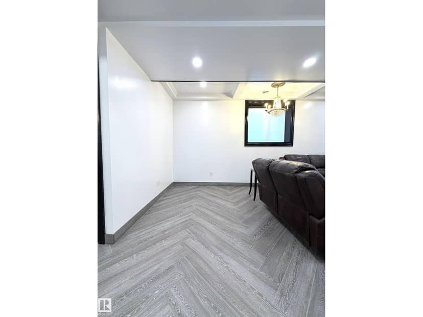 11833 102 AV NW — photo 31 of 40