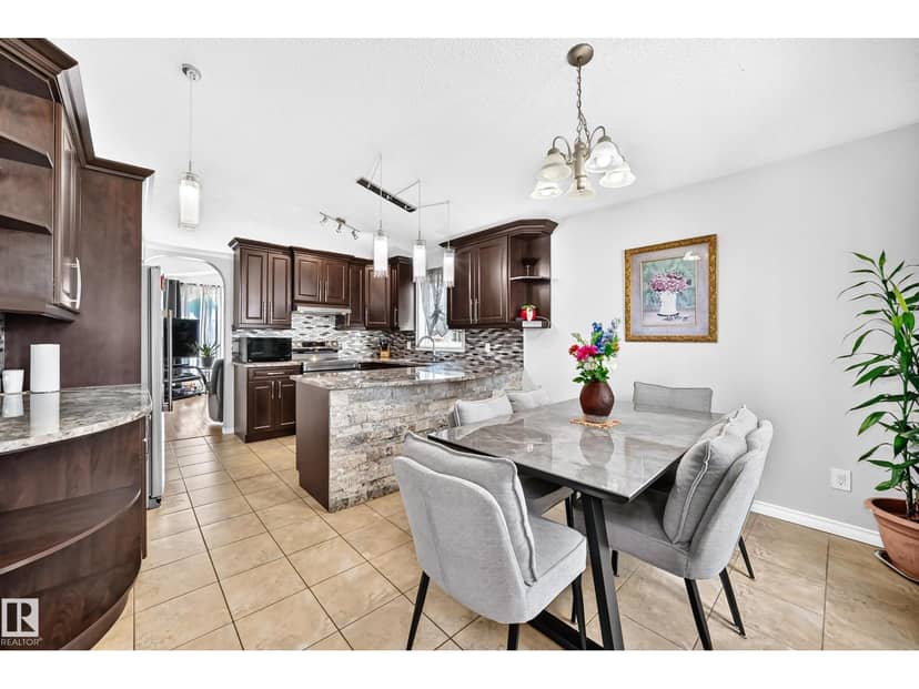 251 Dunvegan Rd NW — photo 13 of 40