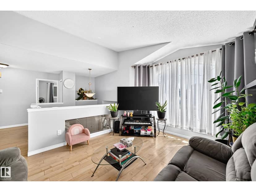251 Dunvegan Rd NW — photo 16 of 40