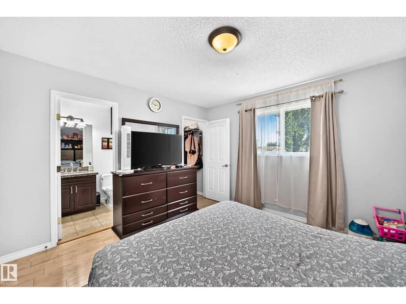 251 Dunvegan Rd NW — photo 20 of 40