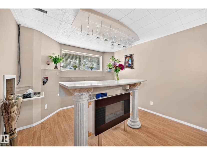 251 Dunvegan Rd NW — photo 29 of 40